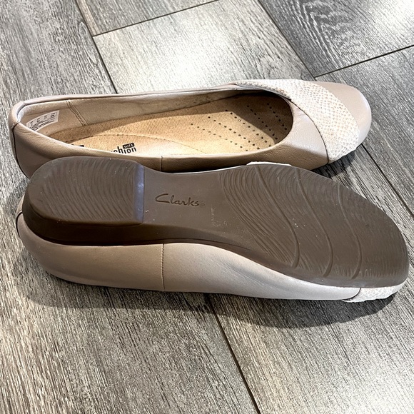 Clarks Beige Shoes - Picture 2 of 7